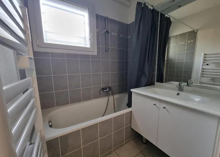 Appartement T2 Climatise A Avec Parking - Fr-1-309-420 *